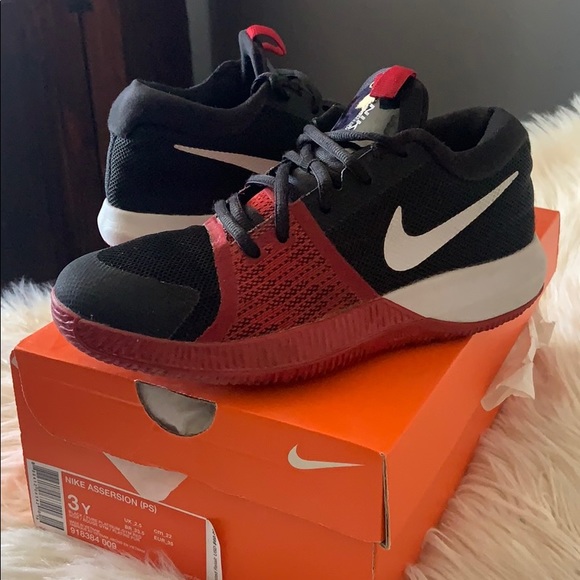 Nike assertion Kia shoes sz 3y - Picture 1 of 6
